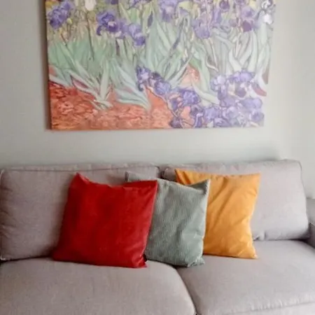 Vincent - Central 2 Bedroom 79sqm Apartment *